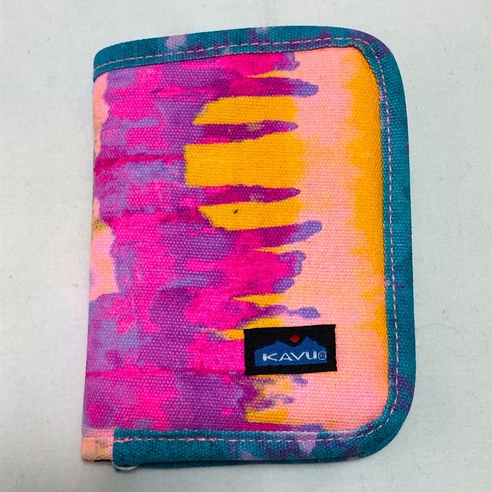 LAST CHANCE! Kavu Zippy Wallet
